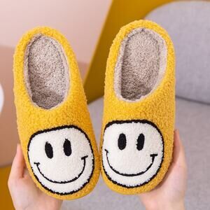 MMSHOES Yellow White Happy Face Smile Plush Slippers Gift NEW
